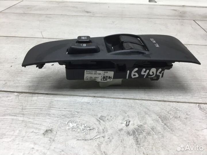 Блок управления стеклоподъемником передний левый