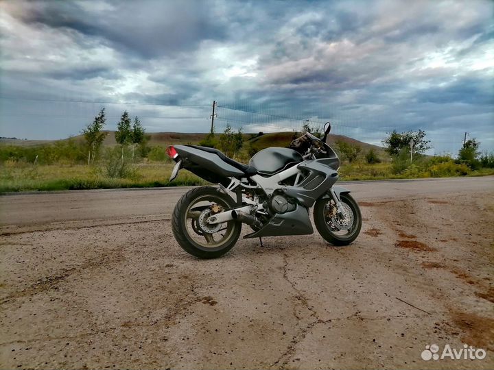 Honda vtr1000f firestorm