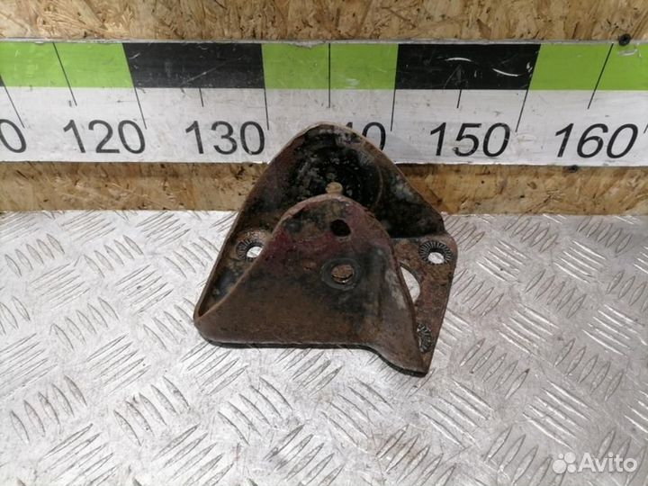 Кронштейн задней балки Skoda Octavia 2000 2011