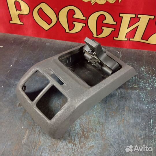 Задняя консоль Volkswagen Golf 5