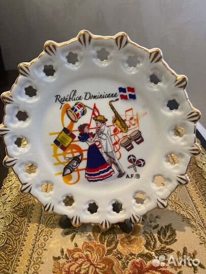 Тарелка прорезной фарфор