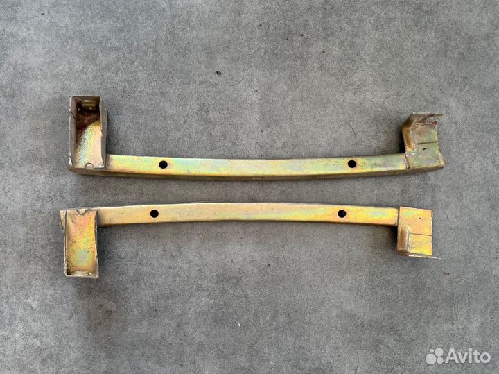 Направляющая заднего стекла mercedes w123