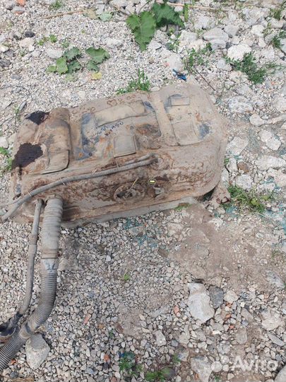 Топливный бак на хундай сонату 1996г