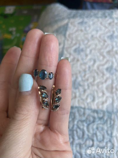 Золотые серьги и кольцо с london топазом