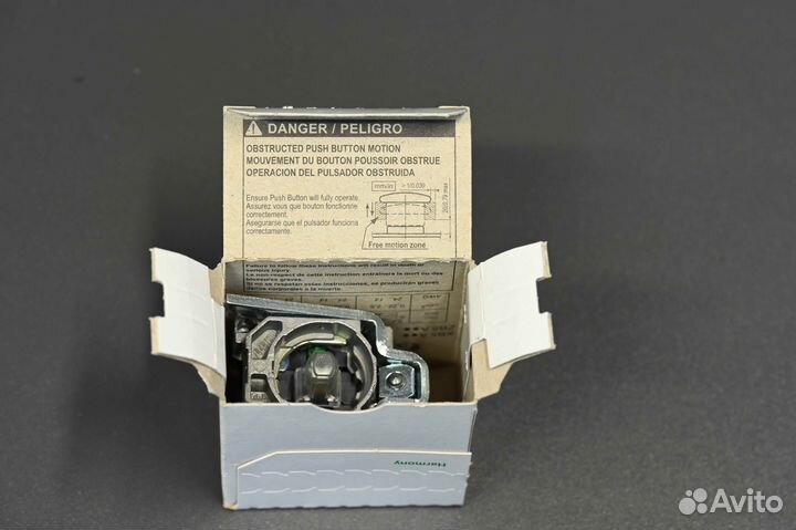 Schneider Electric ZB4BW0M45 новое, 3 шт