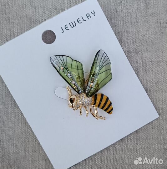 Брошь пчела