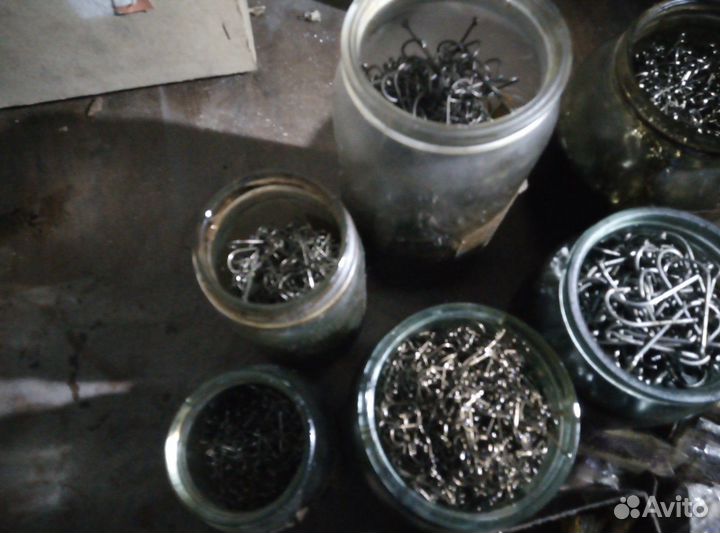 Крючки рыболовные много