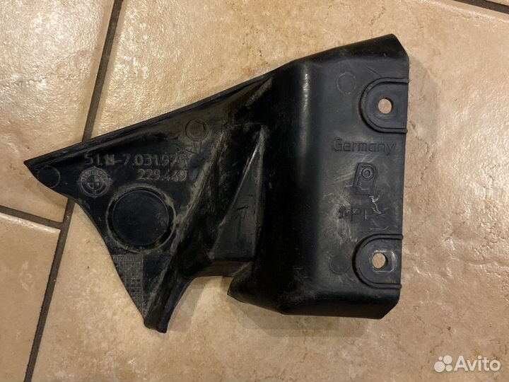 Направляющая правая заднего бампера bmw e46