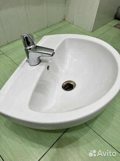 Раковина со смесителем