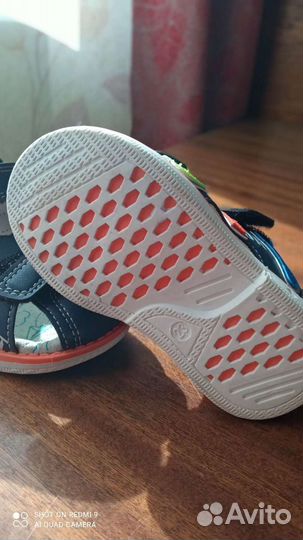 Сандали новые