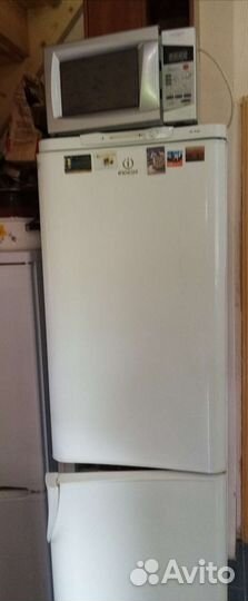 Холодильник Индезит, в хорошем рабочем состоянии