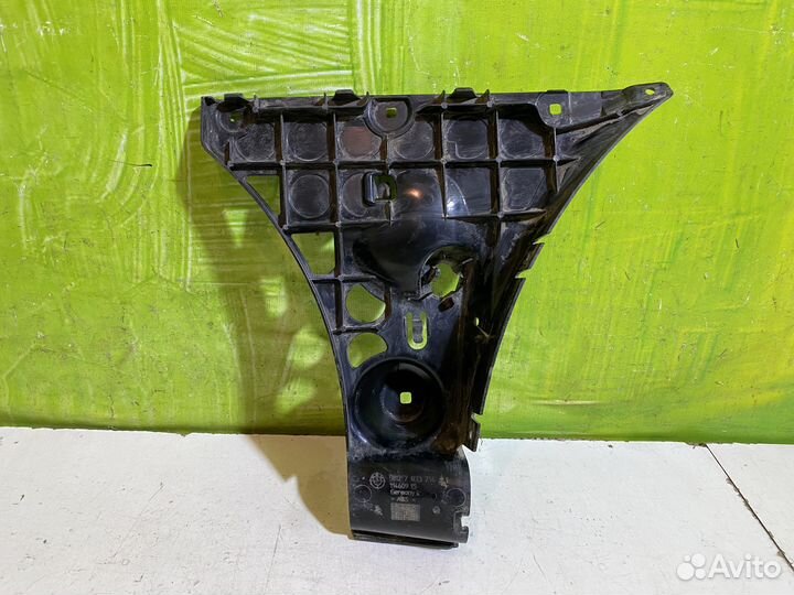 Направляющая заднего бампера правая BMW 5 E60