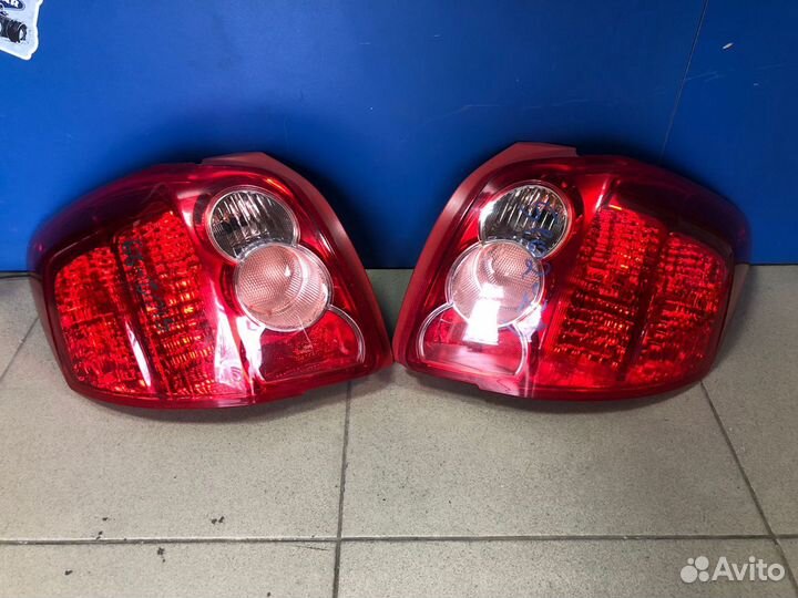 Фонарь задний правый левый Toyota auris