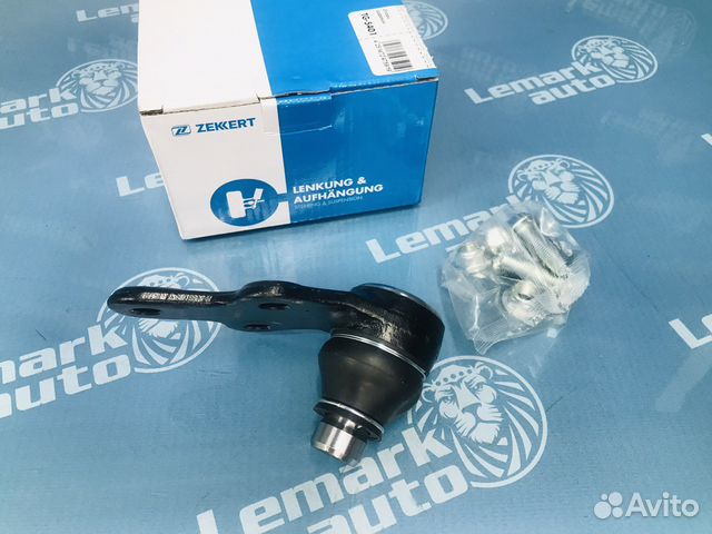 Опора шаровая правая нижняя Ford Focus 3