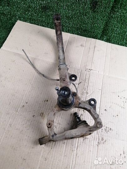 Кулак поворотный передний левый Mercedes-Benz