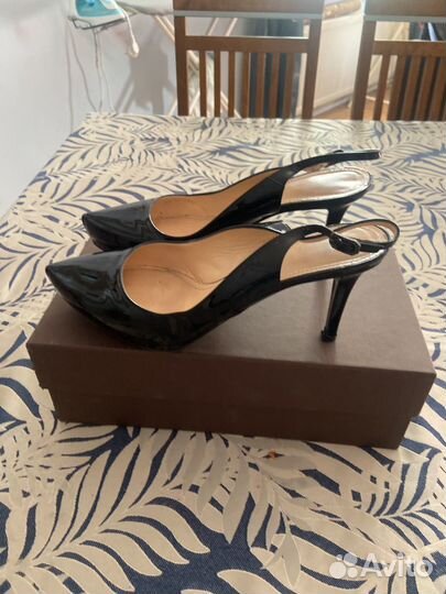 Туфли лакированные на каблуке