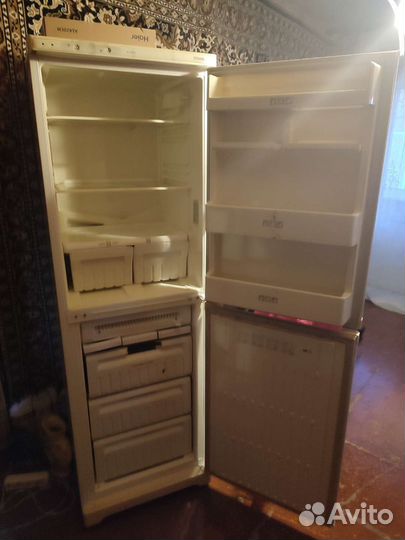 Холодильник на запчасти Стинол