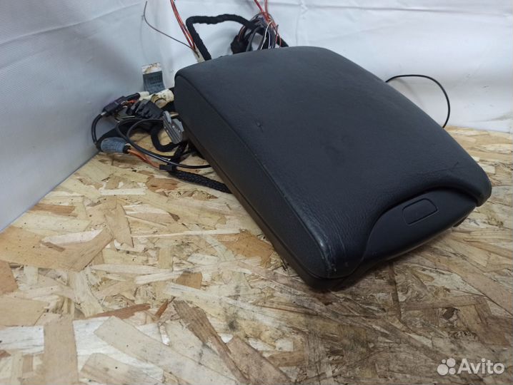 Подлокотник черный кожа BMW X5 E53