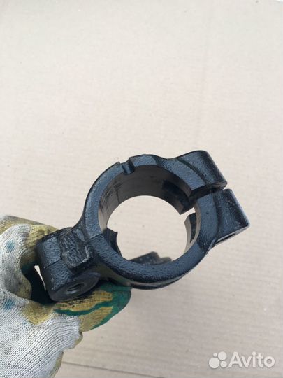 Вилкa амopтизaтора прaвая Audi A4 A5 A7 A8 Q5 RS5