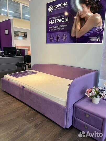 Подростковая кровать в мягкой обивке