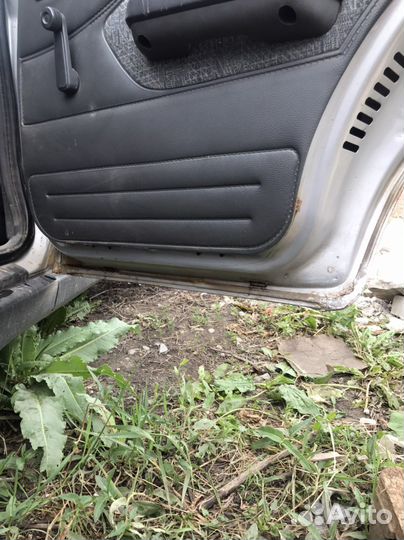 Заняя правая дверь дэу нексиа