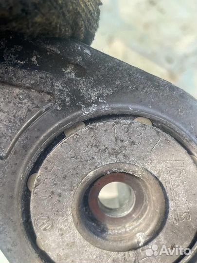 Ролик натяжителя ремня 06H903133F