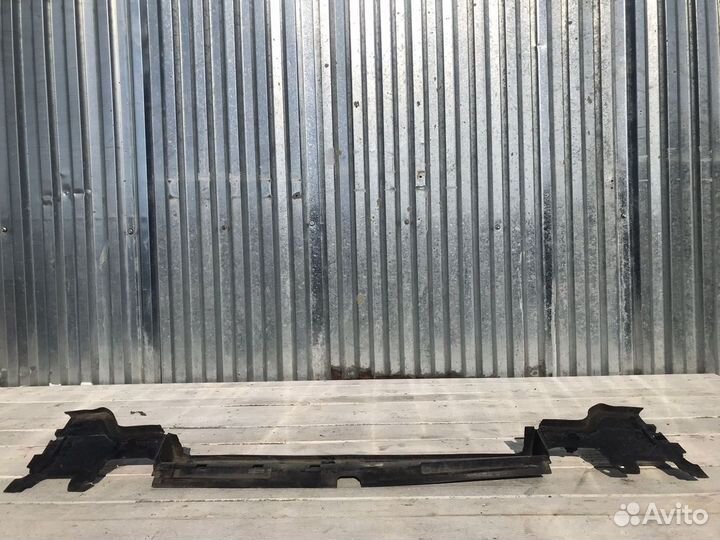 Bmw 5 G30 17- дефлектор радиатора нижний 1871