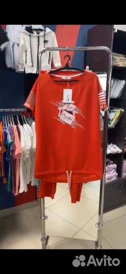 Костюм женский новый