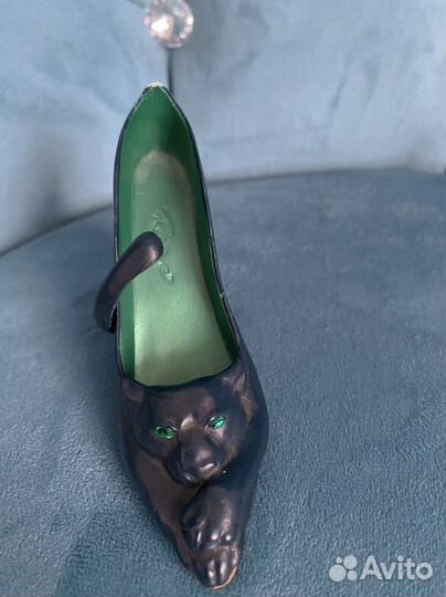 Фарфоровая статуэтка