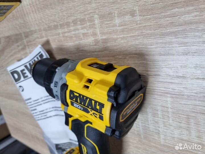 Дрель шуруповерт Dewalt 20V DCD800B (США)