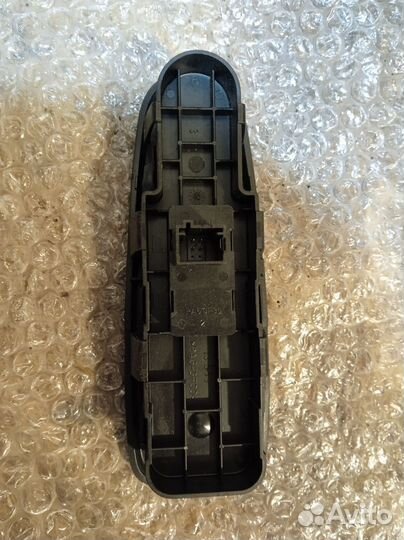 Кнопка стеклоподъемника Citroen C4