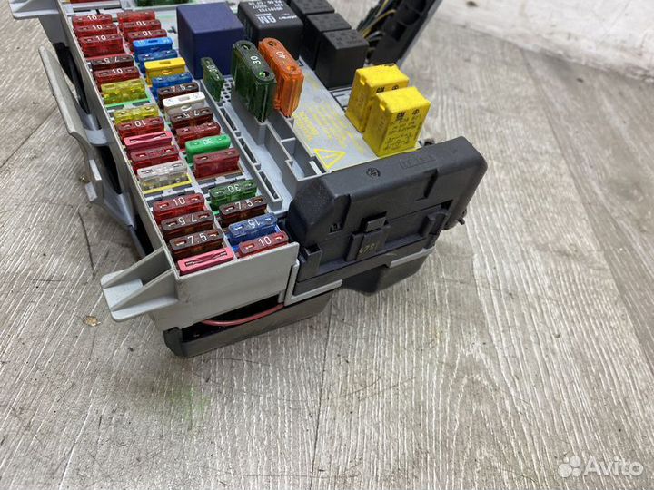 Блок предохранителей Opel Astra