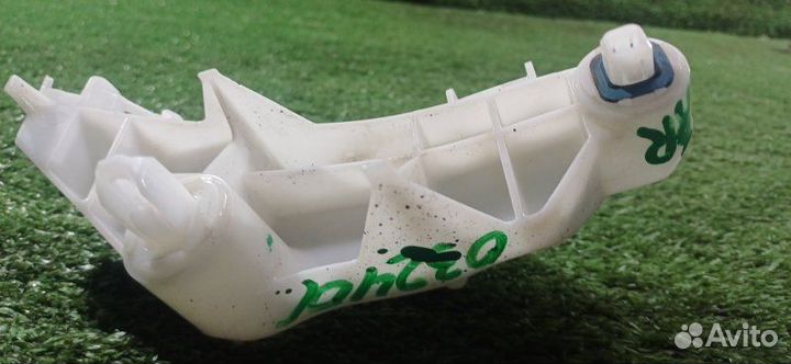 Крепление бампера заднее правое Toyota Ractis