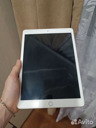 iPad 10.2