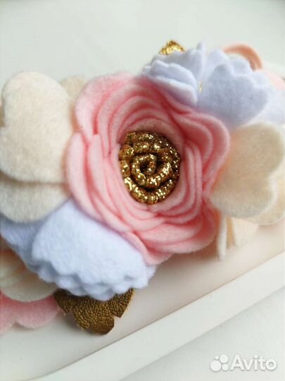 Нежный ободок повязка с фетровыми цветами