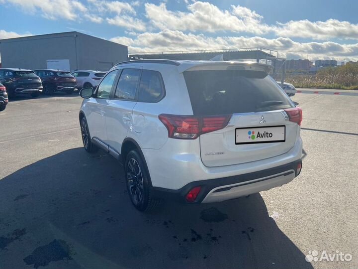 Mitsubishi Outlander 2.0 CVT, 2022