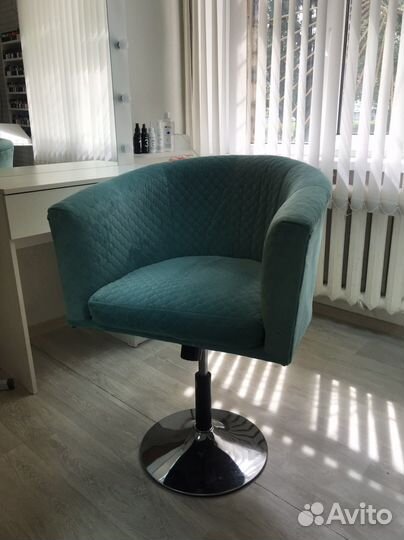 Стул для мастера парикмахера