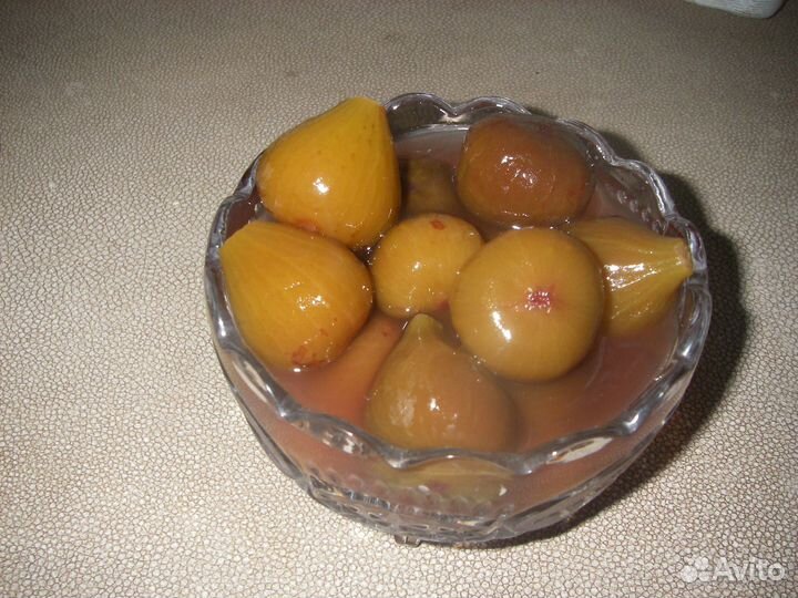 Домашние огурцы, помидоры, соки, варенье из инжира