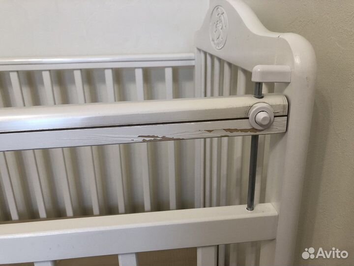 Кроватка-качалка белая в комплекте с матрасом