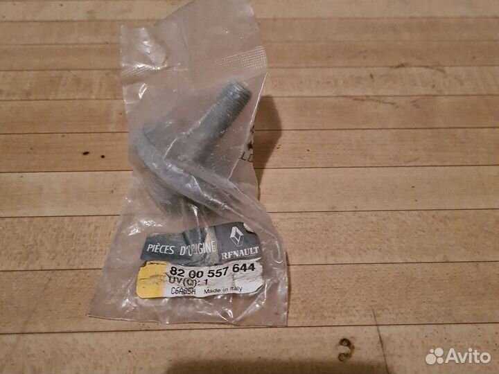 Болт шкива коленвала Renault