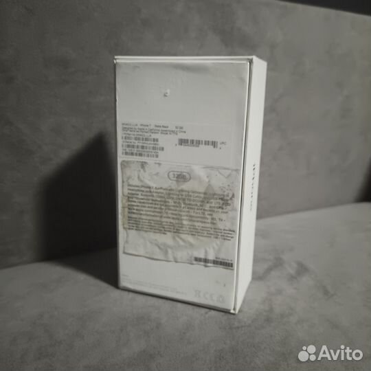 Коробка от iPhone 7