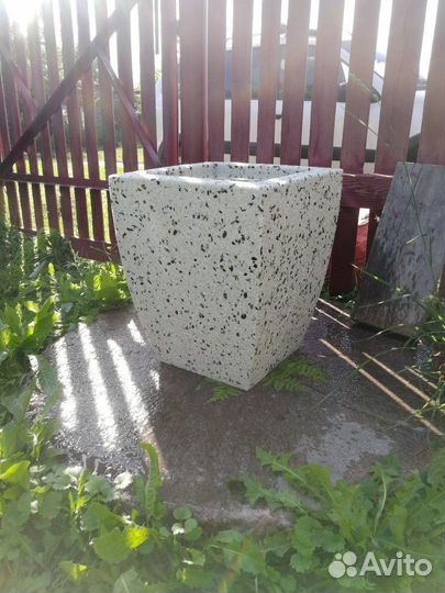 Вазон для цветов