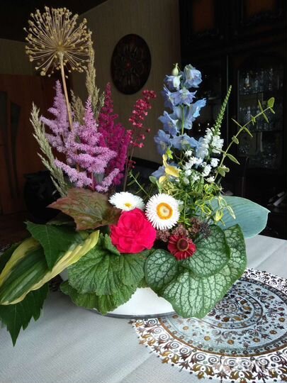 Букеты из живых цветов собственного сада