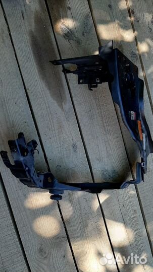 Крепление фары Mercedes W211