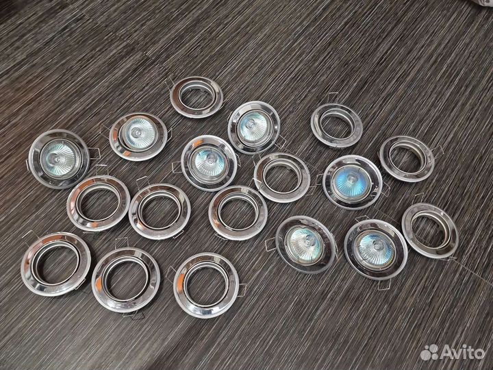 Красивые встраиваемые софиты хром из металла