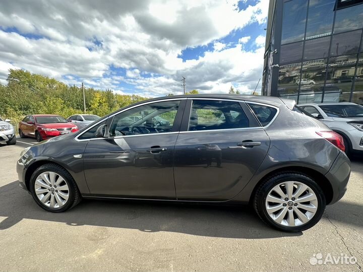 Opel Astra, 2011