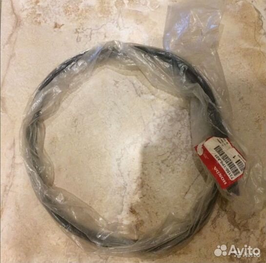 Молдинг лобового стекла Honda Crosstour