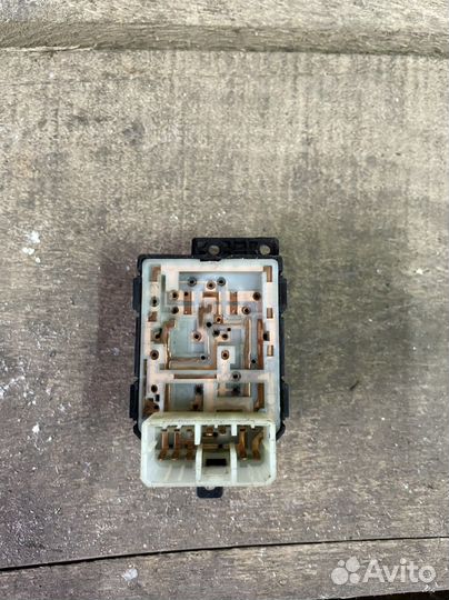 Блок управления зеркалами kia rio 3