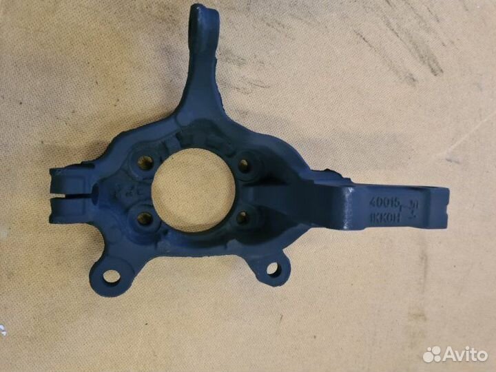 Кулак поворотный передний Nissan Juke F15 HR16DE