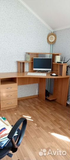 Продам компьютерный стол